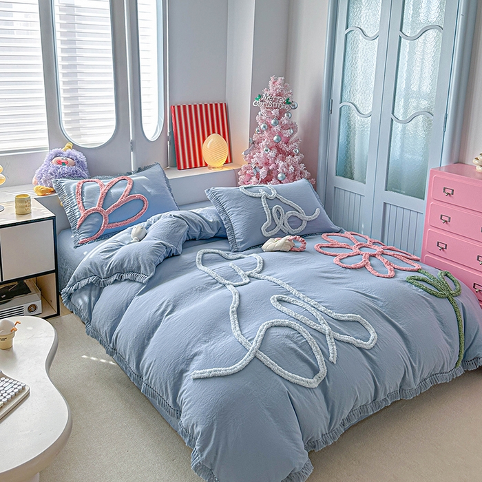 91家纺网 家纺一手货源 找家纺 缘生活 2026新款立体簇绒绣流苏四件套 大爱花小狗-浅蓝