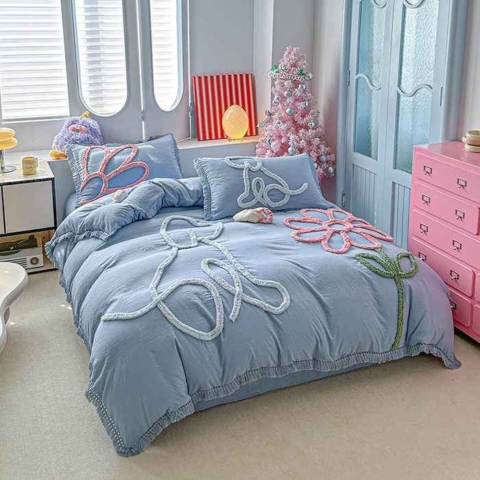 91家纺网 家纺一手货源 找家纺 缘生活 2026新款立体簇绒绣流苏四件套 大爱花小狗-浅蓝