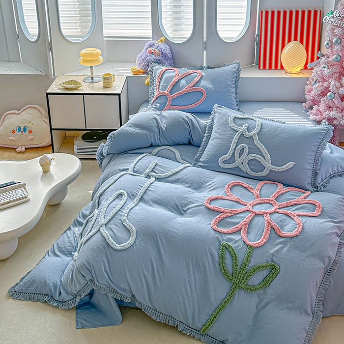 91家纺网 家纺一手货源 找家纺 缘生活 2026新款立体簇绒绣流苏四件套 大爱花小狗-浅蓝