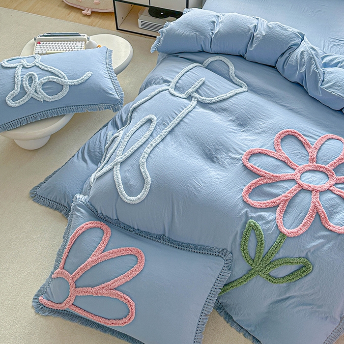 91家纺网 家纺一手货源 找家纺 缘生活 2026新款立体簇绒绣流苏四件套 大爱花小狗-浅蓝