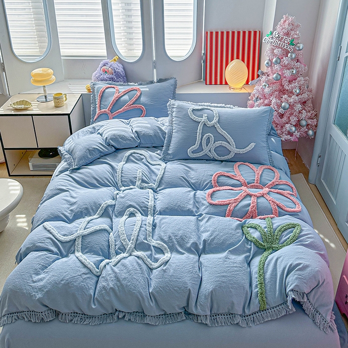 91家纺网 家纺一手货源 找家纺 缘生活 2026新款立体簇绒绣流苏四件套 大爱花小狗-浅蓝