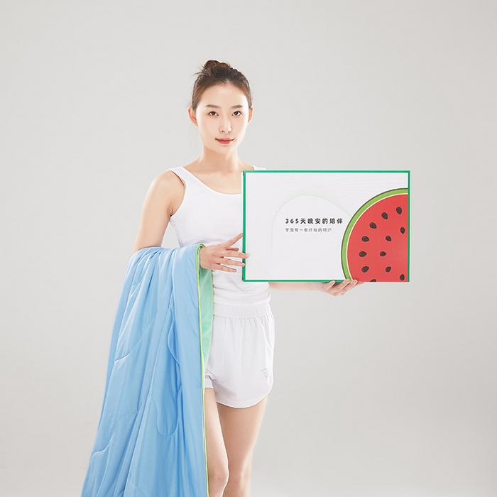 91家纺网 家纺一手货源 找家纺 爱彼家纺 2026新款A类氨纶凉感丝西瓜大豆空调被夏被夏凉被（控价最低79.9/89.9/99.9） 瓜瓜被-蜜蓝绿