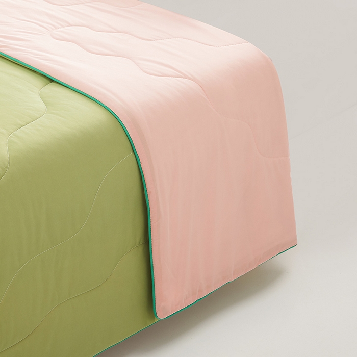 91家纺网 家纺一手货源 找家纺 爱彼家纺 2026新款A类氨纶凉感丝西瓜大豆空调被夏被夏凉被（控价最低79.9/89.9/99.9） 瓜瓜被-蜜瓜粉