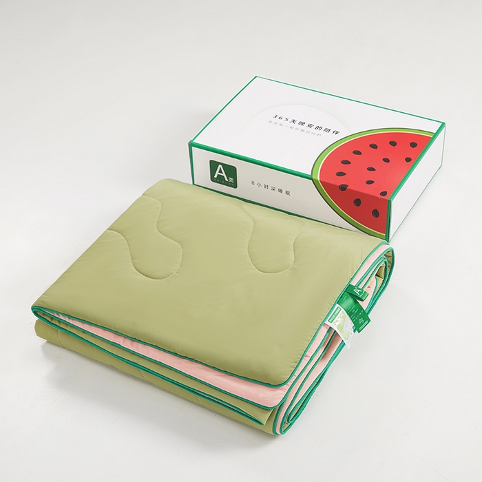 91家纺网 家纺一手货源 找家纺 爱彼家纺 2026新款A类氨纶凉感丝西瓜大豆空调被夏被夏凉被（控价最低79.9/89.9/99.9） 瓜瓜被-蜜瓜粉