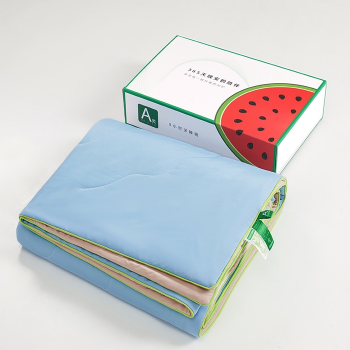 91家纺网 家纺一手货源 找家纺 爱彼家纺 2026新款A类氨纶凉感丝西瓜大豆空调被夏被夏凉被（控价最低79.9/89.9/99.9） 瓜瓜被-西瓜粉
