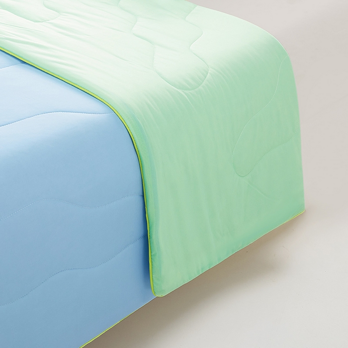 91家纺网 家纺一手货源 找家纺 爱彼家纺 2026新款A类氨纶凉感丝西瓜大豆空调被夏被夏凉被（控价最低79.9/89.9/99.9） 瓜瓜被-蜜蓝绿