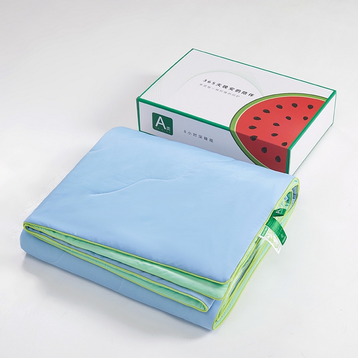 91家纺网 家纺一手货源 找家纺 爱彼家纺 2026新款A类氨纶凉感丝西瓜大豆空调被夏被夏凉被（控价最低79.9/89.9/99.9） 瓜瓜被-蜜蓝绿