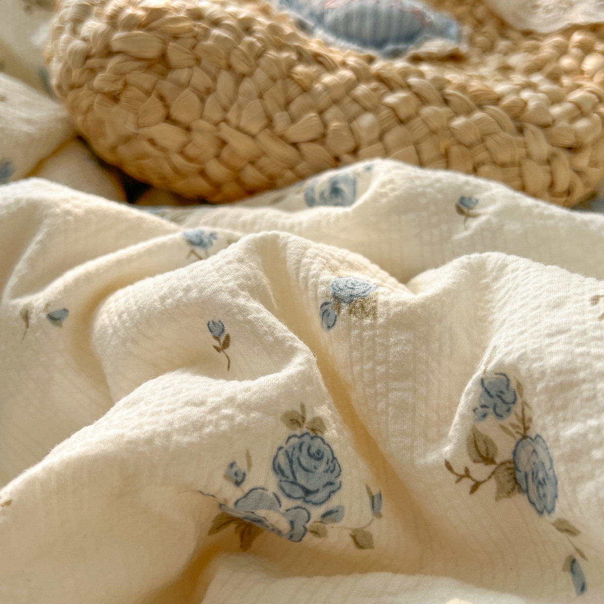 91家纺网 家纺一手货源 找家纺 童颜 2026新款泡芙纱小碎花四件套 春意盎然