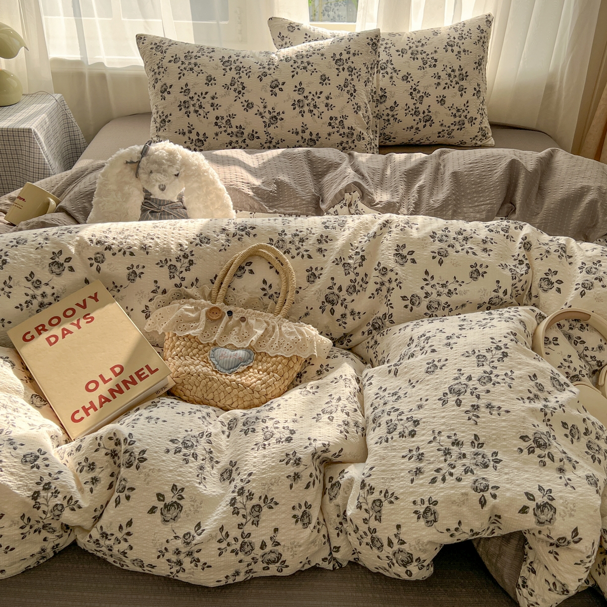 91家纺网 家纺一手货源 找家纺 童颜 2026新款泡芙纱小碎花四件套 墨染芳华