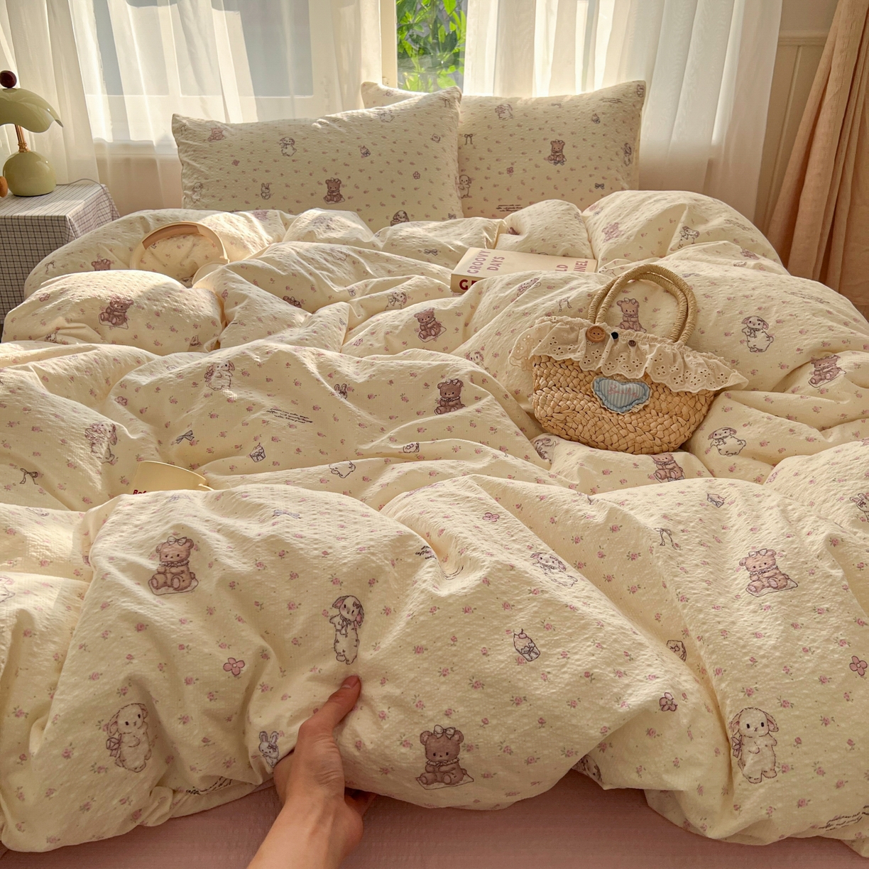 91家纺网 家纺一手货源 找家纺 童颜 2026新款泡芙纱小碎花四件套 花园兔兔