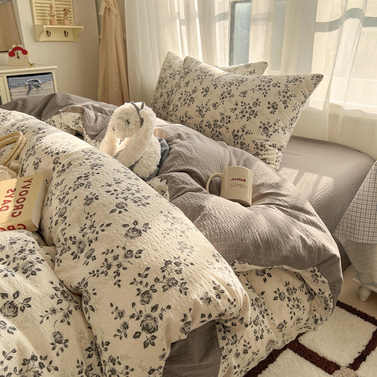 91家纺网 家纺一手货源 找家纺 童颜 2026新款泡芙纱小碎花四件套 墨染芳华