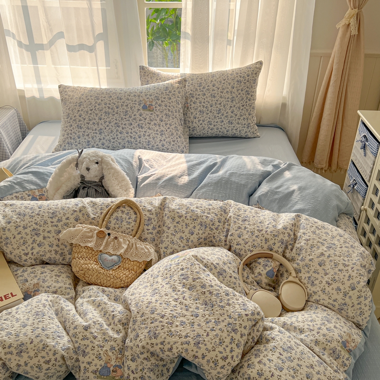 91家纺网 家纺一手货源 找家纺 童颜 2026新款泡芙纱小碎花四件套 小兔花园