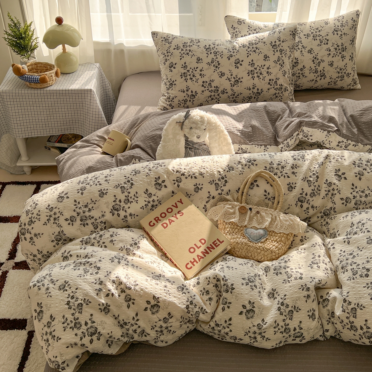 91家纺网 家纺一手货源 找家纺 童颜 2026新款泡芙纱小碎花四件套 墨染芳华