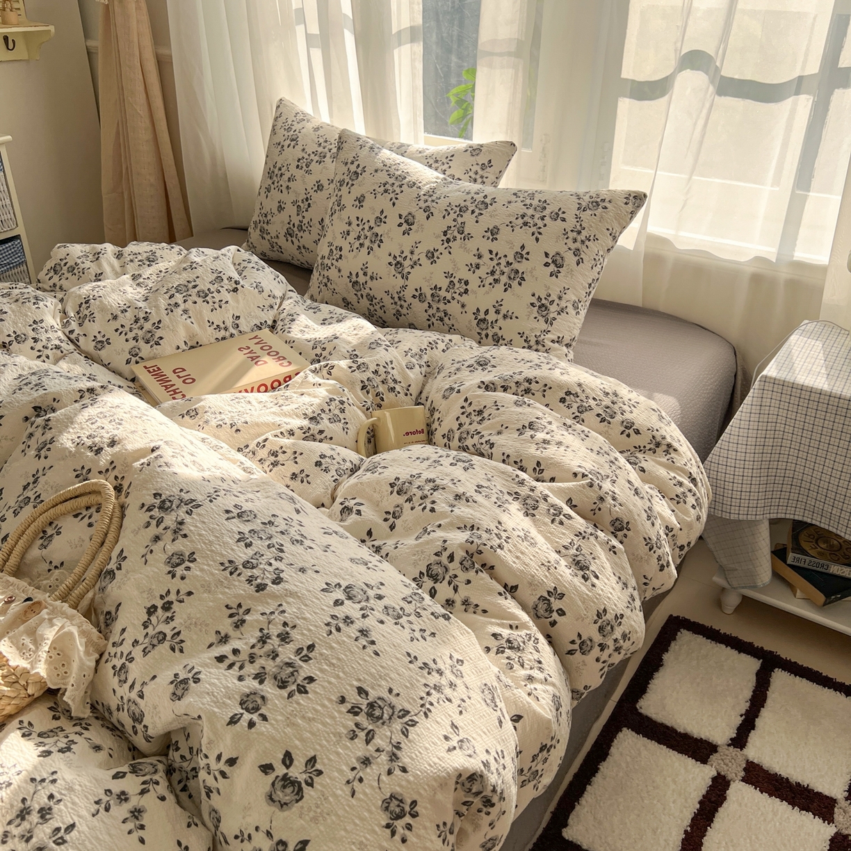 91家纺网 家纺一手货源 找家纺 童颜 2026新款泡芙纱小碎花四件套 墨染芳华