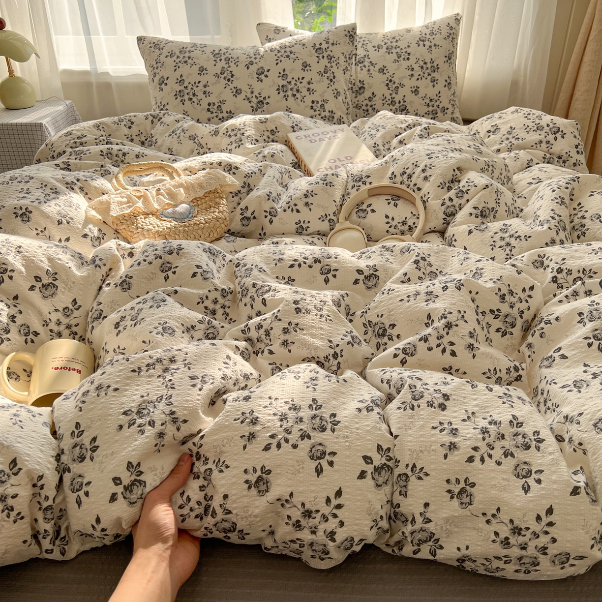 91家纺网 家纺一手货源 找家纺 童颜 2026新款泡芙纱小碎花四件套 墨染芳华