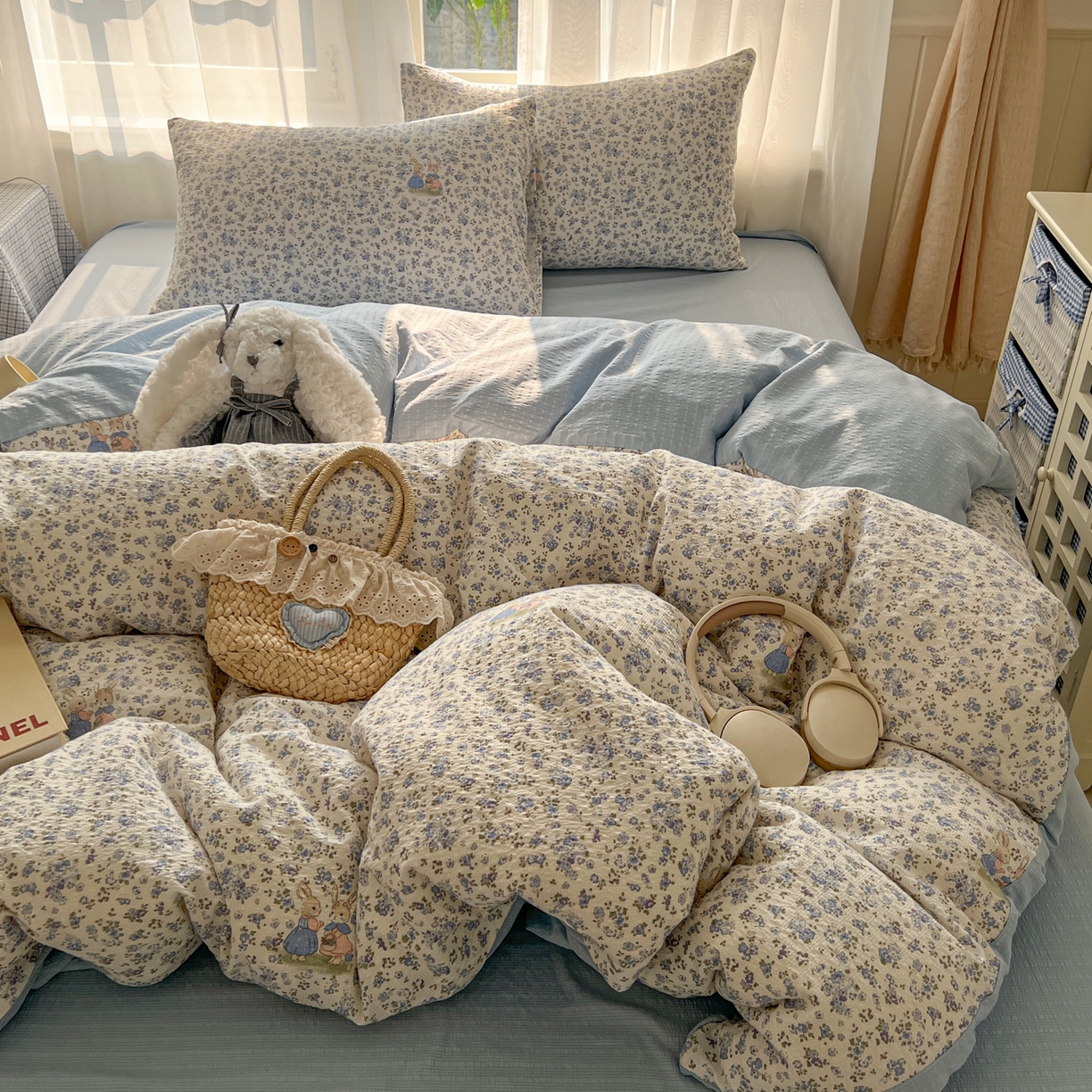 91家纺网 家纺一手货源 找家纺 童颜 2026新款泡芙纱小碎花四件套 小兔花园