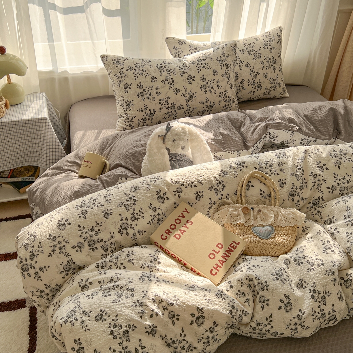 91家纺网 家纺一手货源 找家纺 童颜 2026新款泡芙纱小碎花四件套 墨染芳华