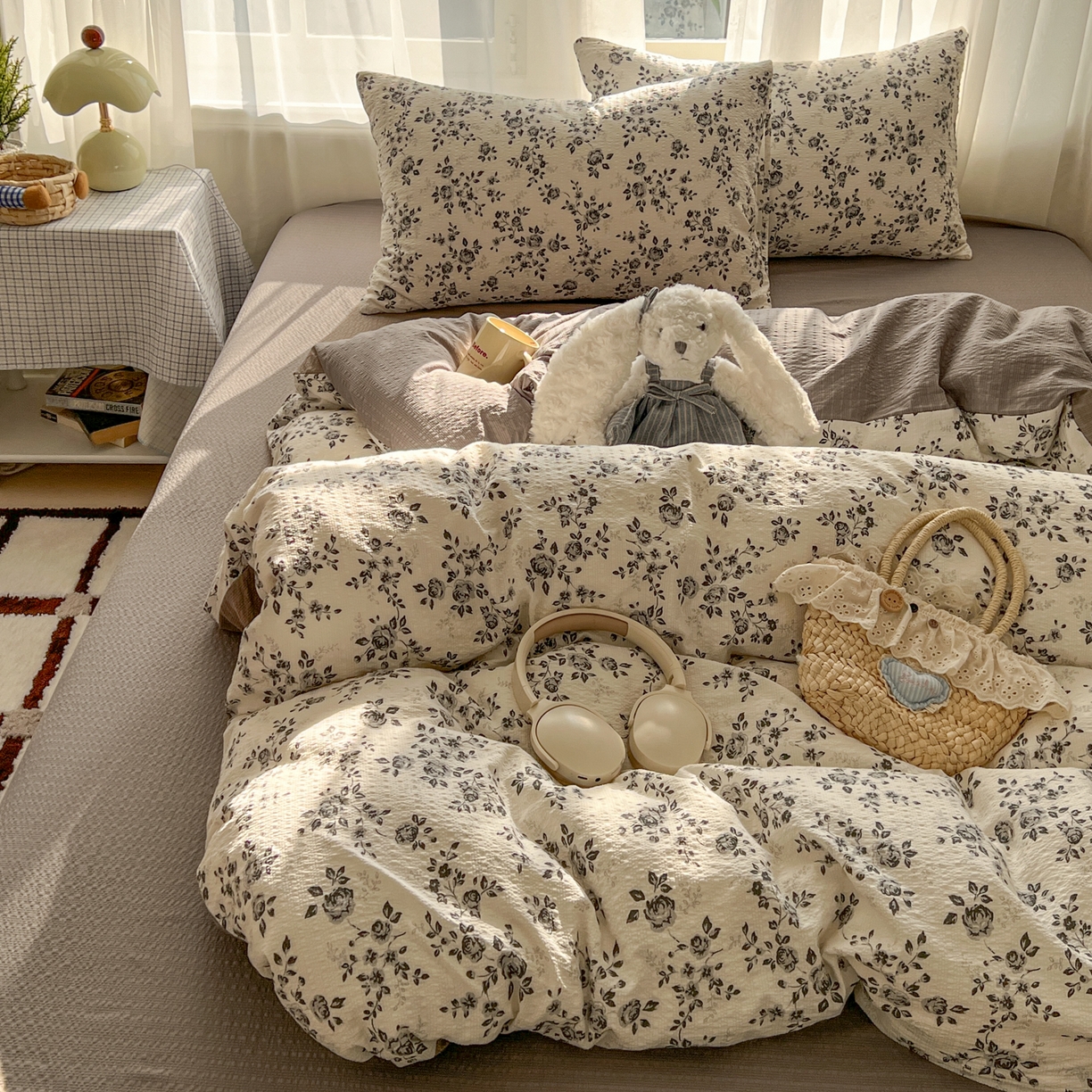 91家纺网 家纺一手货源 找家纺 童颜 2026新款泡芙纱小碎花四件套 墨染芳华