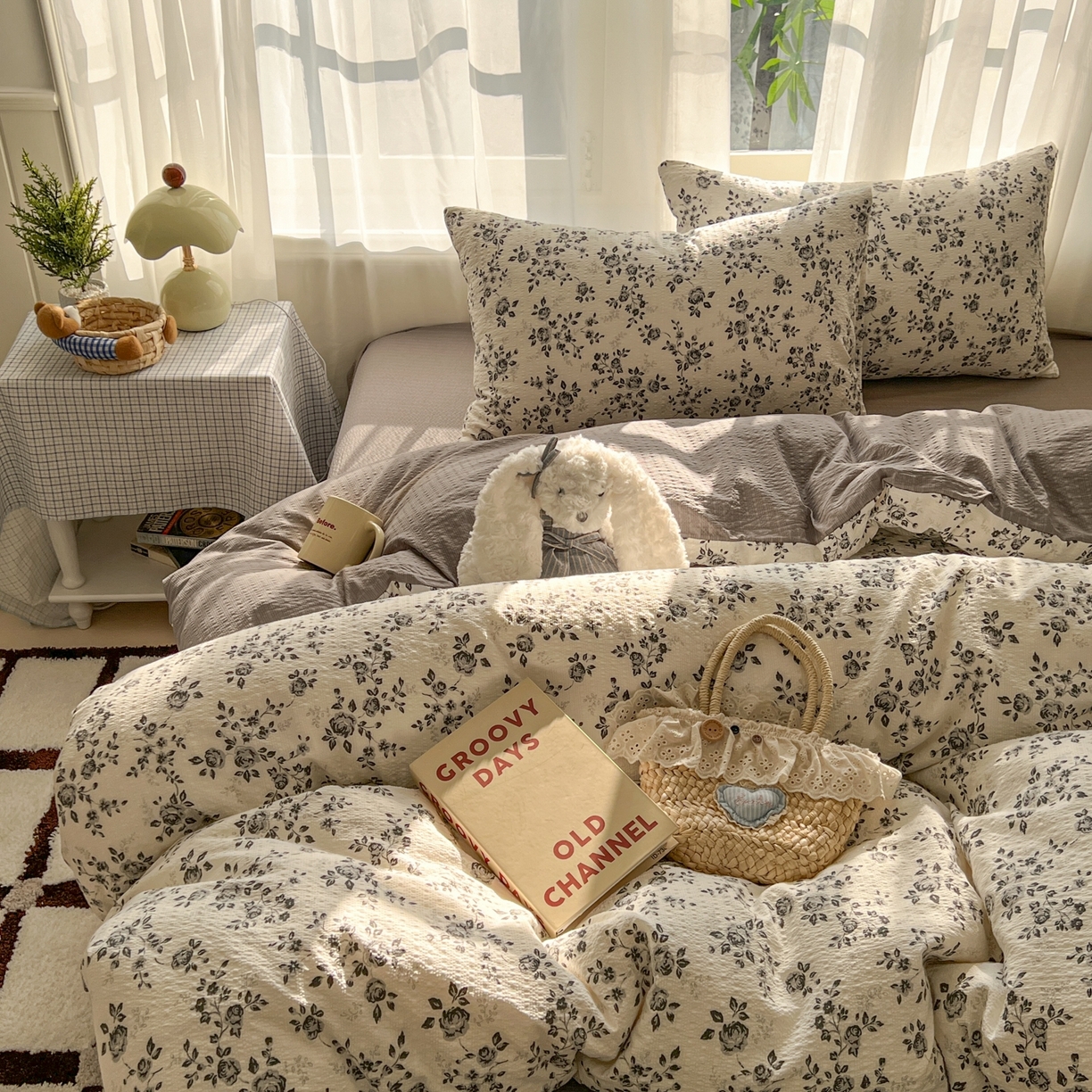 91家纺网 家纺一手货源 找家纺 童颜 2026新款泡芙纱小碎花四件套 墨染芳华