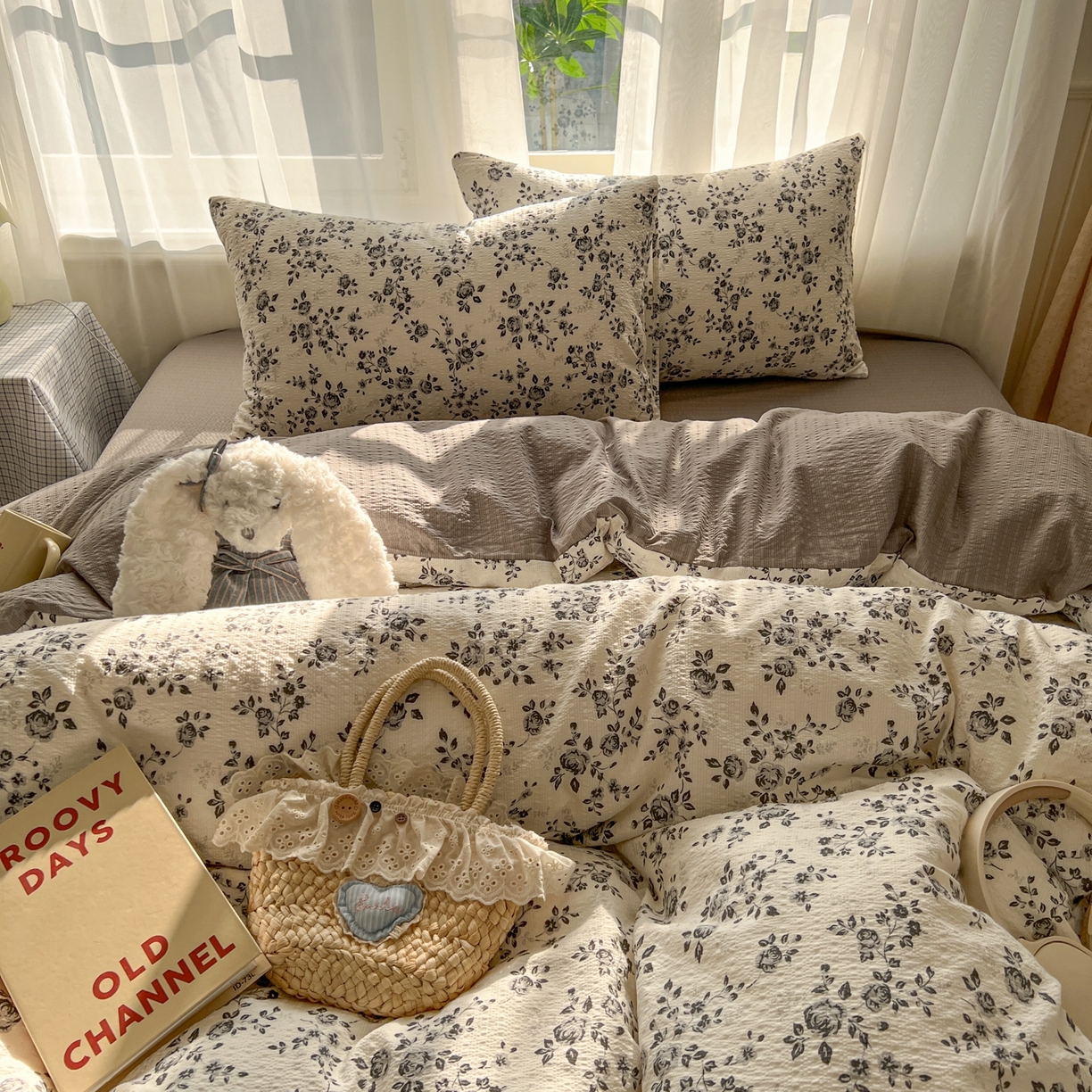 91家纺网 家纺一手货源 找家纺 童颜 2026新款泡芙纱小碎花四件套 墨染芳华