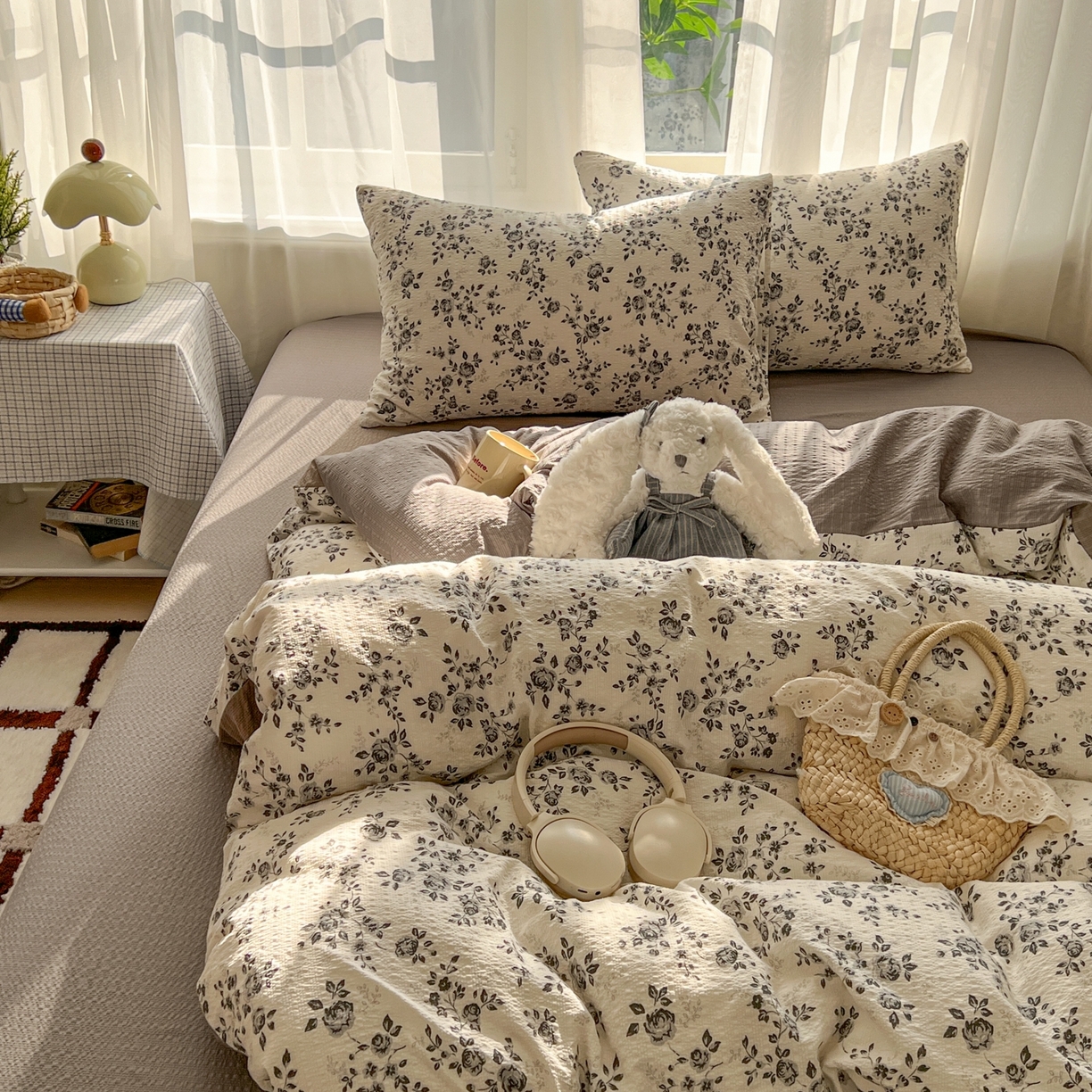 91家纺网 家纺一手货源 找家纺 童颜 2026新款泡芙纱小碎花四件套 墨染芳华