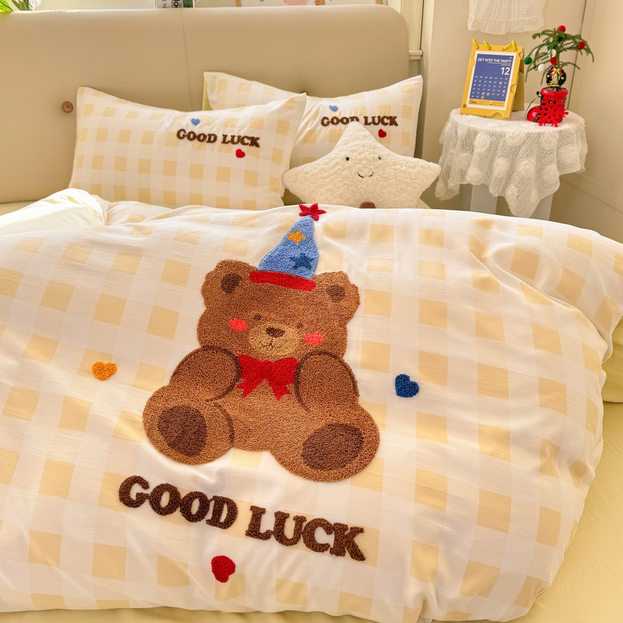 91家纺网 家纺一手货源 找家纺 曲之慕 2026新款直播爆款混搭风毛巾绣四件套学生韩版三件套 圣诞熊