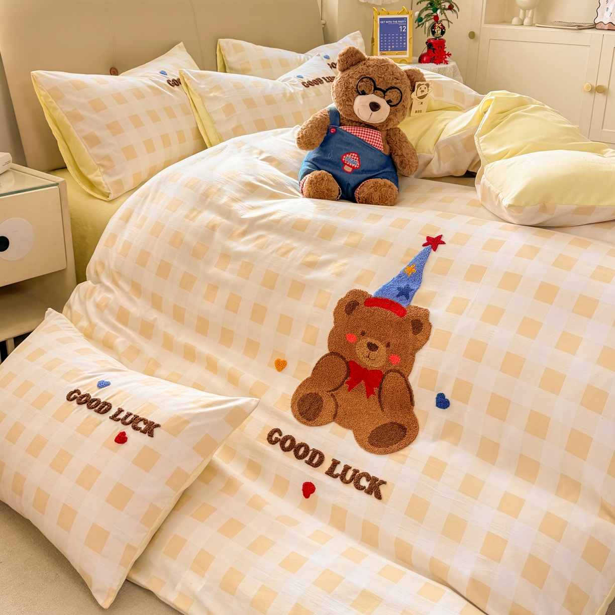 91家纺网 家纺一手货源 找家纺 曲之慕 2026新款直播爆款混搭风毛巾绣四件套学生韩版三件套 圣诞熊