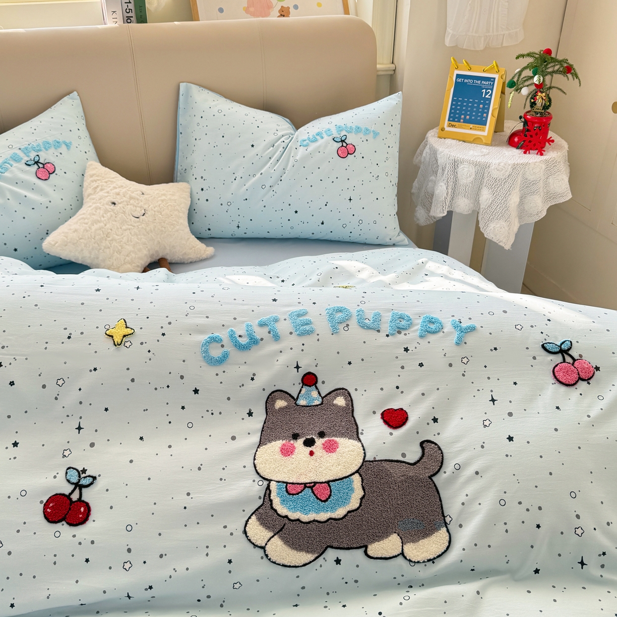 91家纺网 家纺一手货源 找家纺 曲之慕 2026新款直播爆款混搭风毛巾绣四件套学生韩版三件套 樱桃小狗