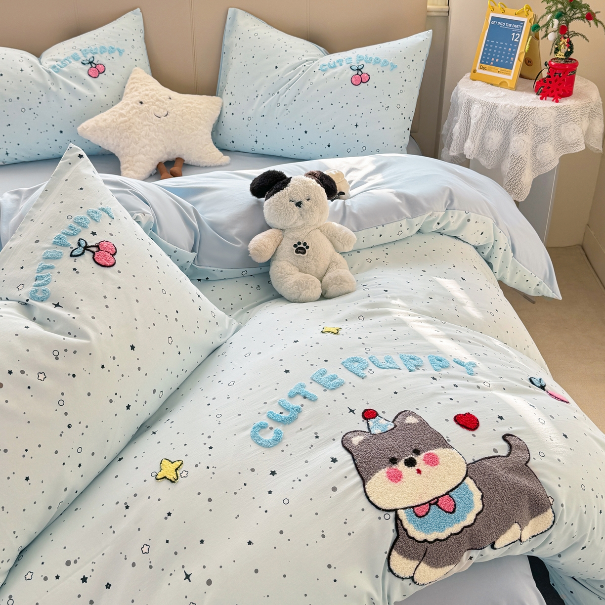 91家纺网 家纺一手货源 找家纺 曲之慕 2026新款直播爆款混搭风毛巾绣四件套学生韩版三件套 樱桃小狗