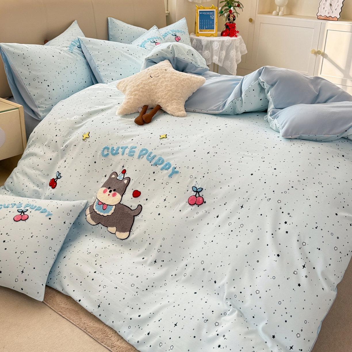 91家纺网 家纺一手货源 找家纺 曲之慕 2026新款直播爆款混搭风毛巾绣四件套学生韩版三件套 樱桃小狗