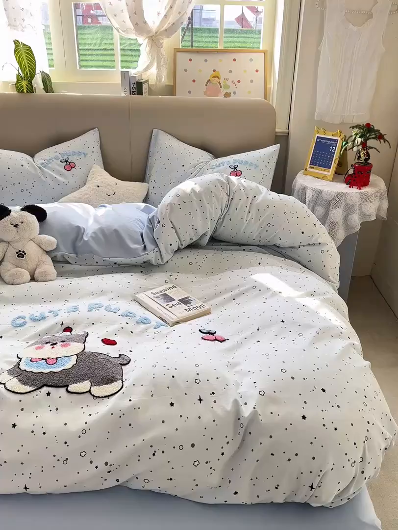 91家纺网 家纺一手货源 找家纺 曲之慕 2026新款直播爆款混搭风毛巾绣四件套学生韩版三件套 樱桃小狗