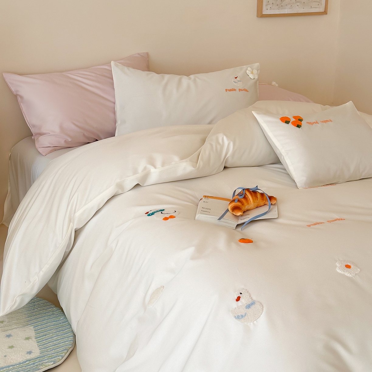 91家纺网 家纺一手货源 找家纺 极简 2026新款长绒棉毛巾绣四件套-萌鸭乐园（需要买家秀，联系门市客服。小号控价258标准288加大308） 萌鸭乐园-白