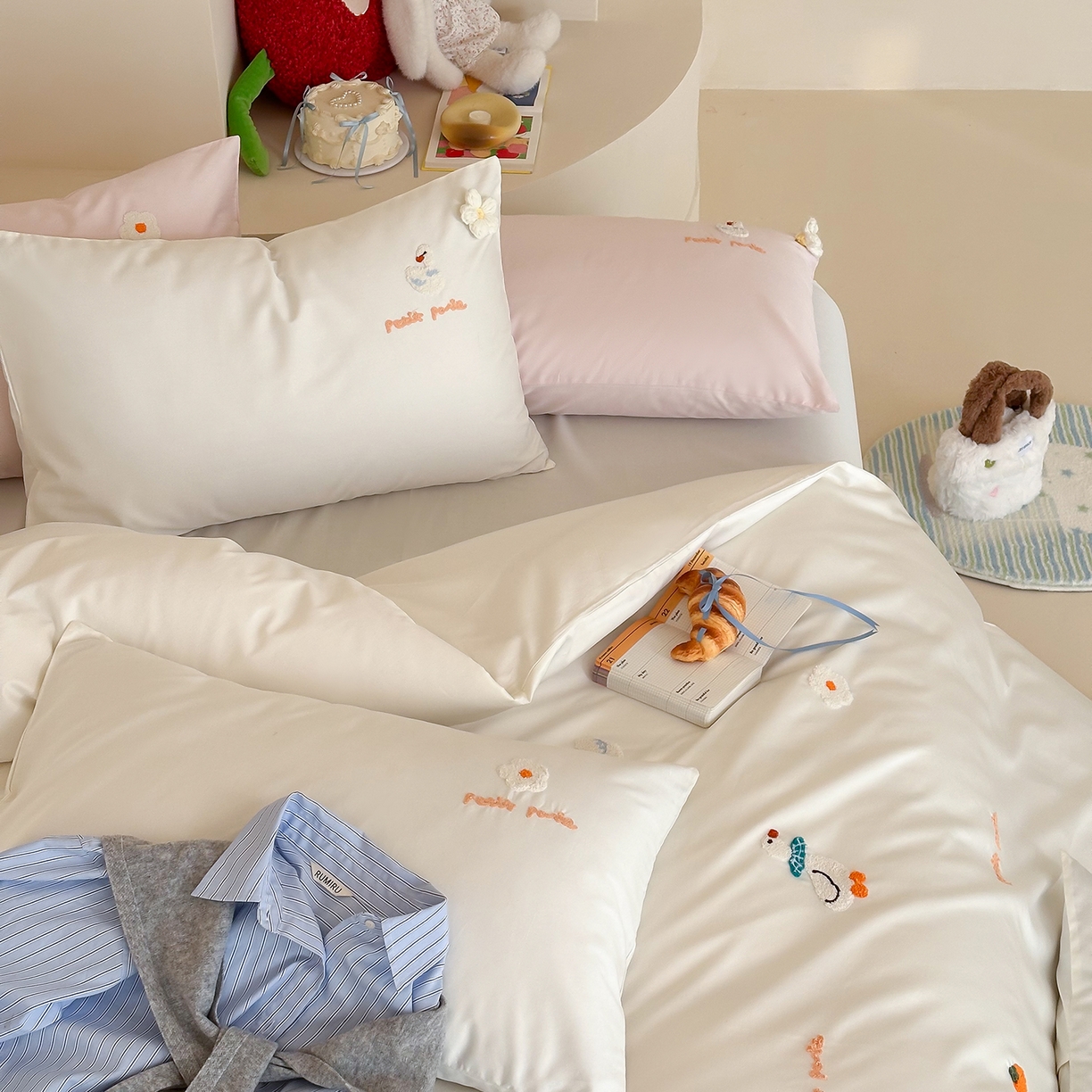 91家纺网 家纺一手货源 找家纺 极简 2026新款长绒棉毛巾绣四件套-萌鸭乐园（需要买家秀，联系门市客服。小号控价258标准288加大308） 萌鸭乐园-白