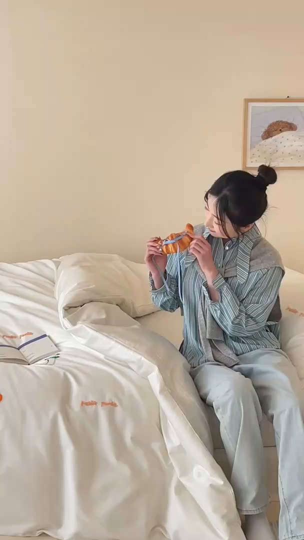 91家纺网 家纺一手货源 找家纺 极简 2026新款长绒棉毛巾绣四件套-萌鸭乐园（需要买家秀，联系门市客服。小号控价258标准288加大308） 萌鸭乐园-白