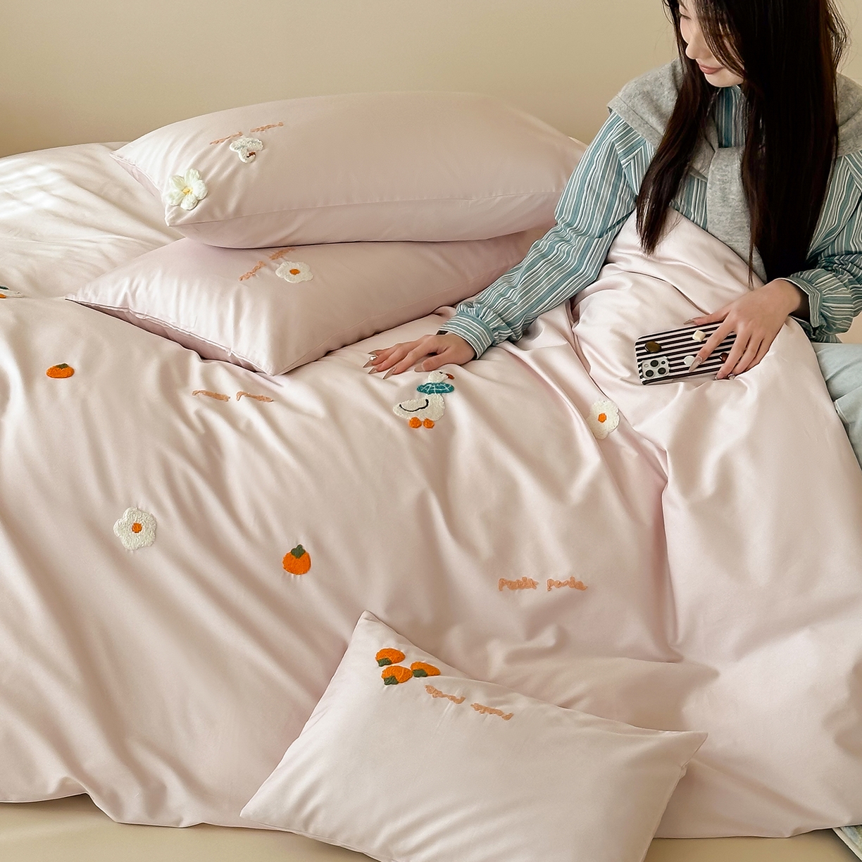 91家纺网 家纺一手货源 找家纺 极简 2026新款长绒棉毛巾绣四件套-萌鸭乐园（需要买家秀，联系门市客服。小号控价258标准288加大308） 萌鸭乐园-粉