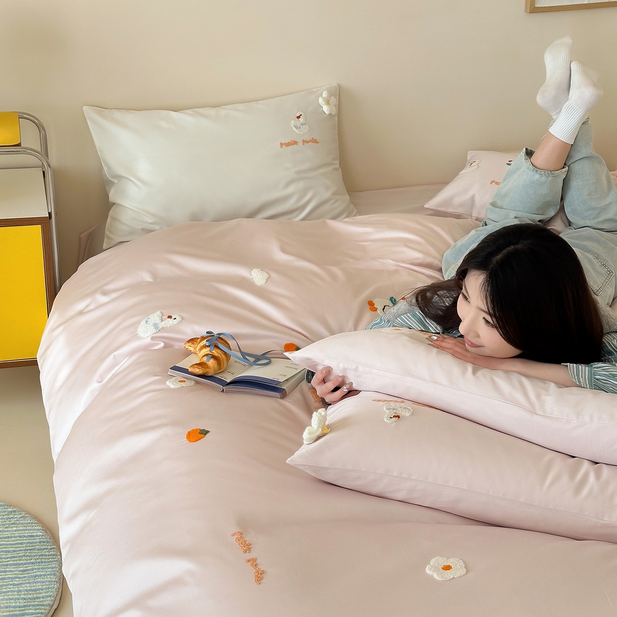 91家纺网 家纺一手货源 找家纺 极简 2026新款长绒棉毛巾绣四件套-萌鸭乐园（需要买家秀，联系门市客服。小号控价258标准288加大308） 萌鸭乐园-粉