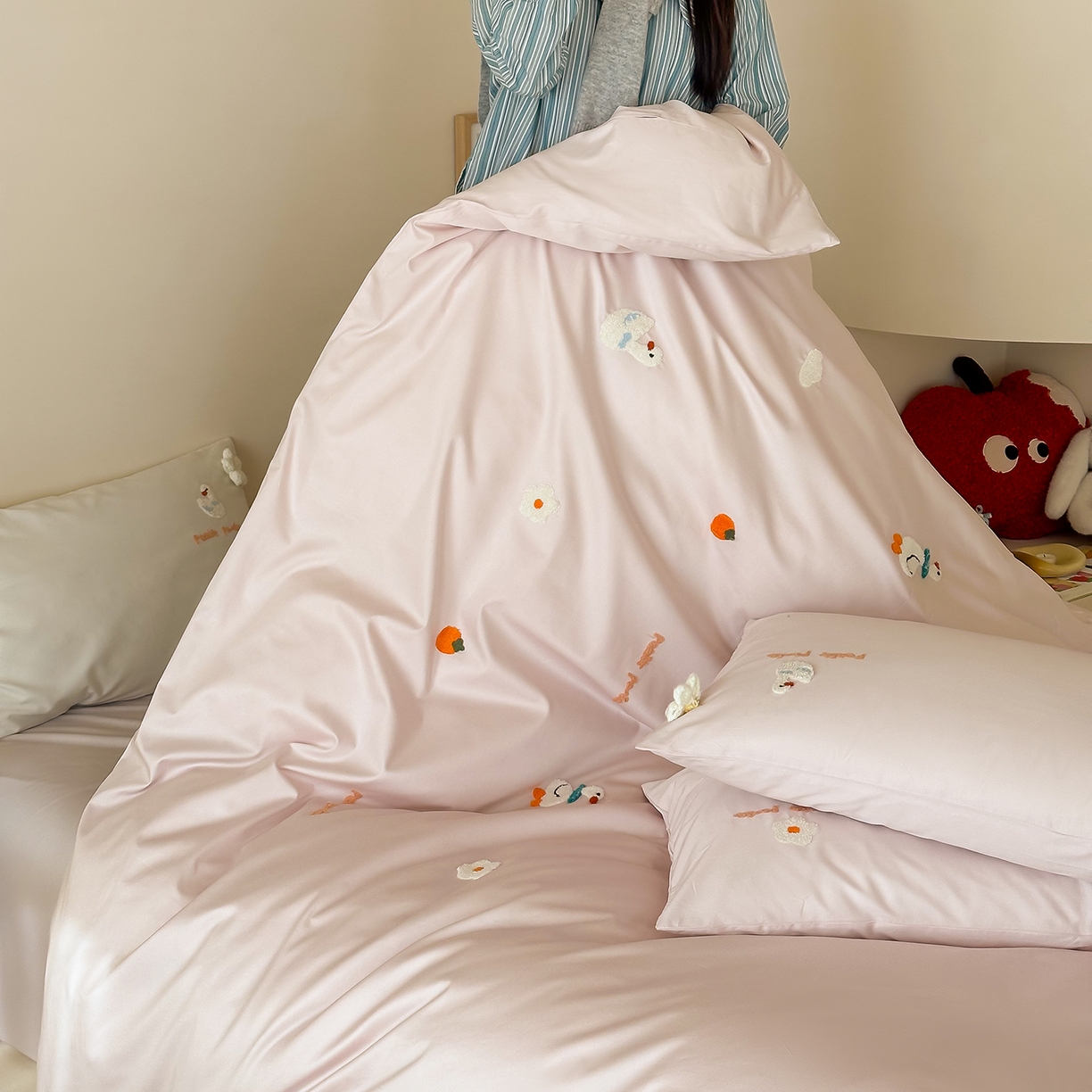 91家纺网 家纺一手货源 找家纺 极简 2026新款长绒棉毛巾绣四件套-萌鸭乐园（需要买家秀，联系门市客服。小号控价258标准288加大308） 萌鸭乐园-粉