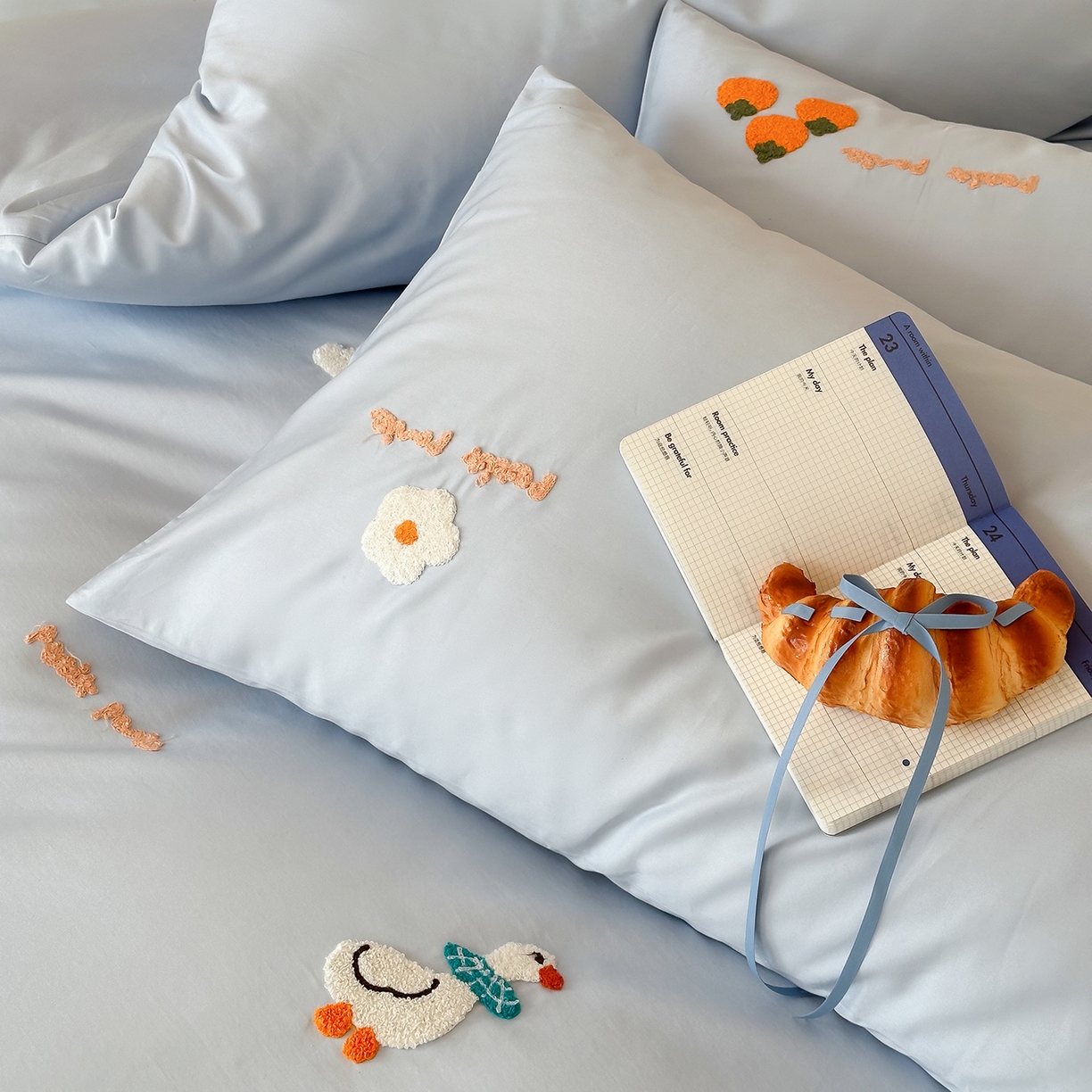 91家纺网 家纺一手货源 找家纺 极简 2026新款长绒棉毛巾绣四件套-萌鸭乐园（需要买家秀，联系门市客服。小号控价258标准288加大308） 萌鸭乐园-蓝