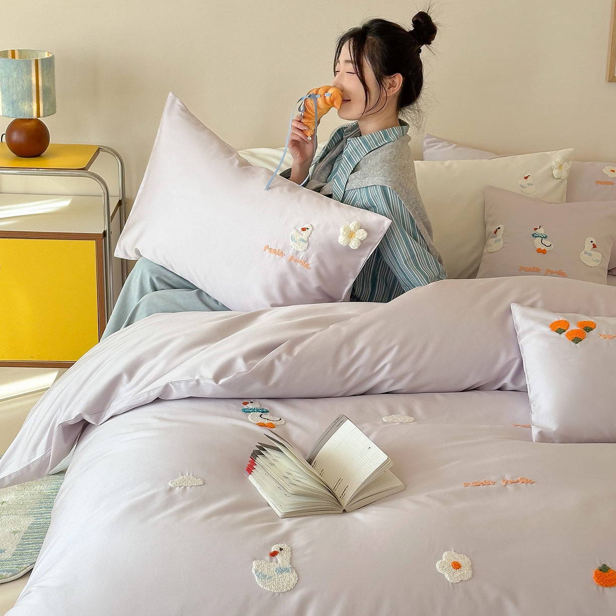 91家纺网 家纺一手货源 找家纺 极简 2026新款长绒棉毛巾绣四件套-萌鸭乐园（需要买家秀，联系门市客服。小号控价258标准288加大308） 萌鸭乐园-紫