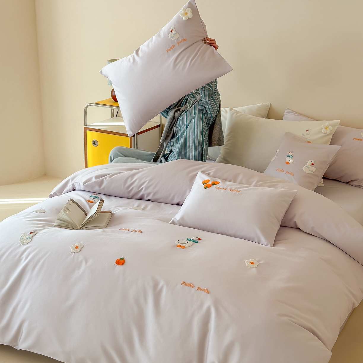 91家纺网 家纺一手货源 找家纺 极简 2026新款长绒棉毛巾绣四件套-萌鸭乐园（需要买家秀，联系门市客服。小号控价258标准288加大308） 萌鸭乐园-紫