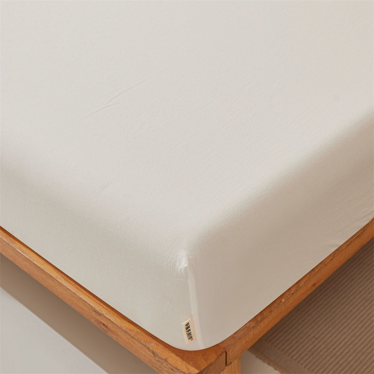 91家纺网 家纺一手货源 找家纺 女子家纺 2026新款全棉色织水洗纯色条格纯棉单层床笠床垫保护套 拾忆-白色