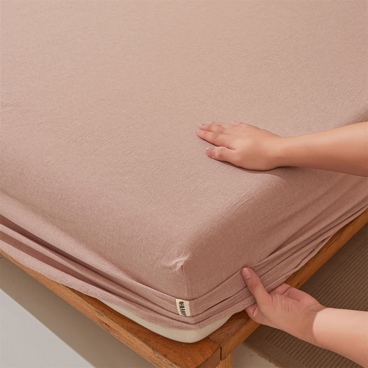 91家纺网 家纺一手货源 找家纺 女子家纺 2026新款全棉色织水洗纯色条格纯棉单层床笠床垫保护套 拾忆-梅粉