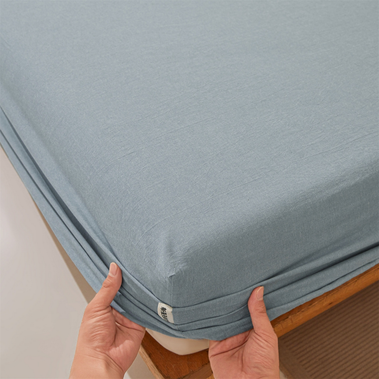 91家纺网 家纺一手货源 找家纺 女子家纺 2026新款全棉色织水洗纯色条格纯棉单层床笠床垫保护套 拾忆-浅蓝