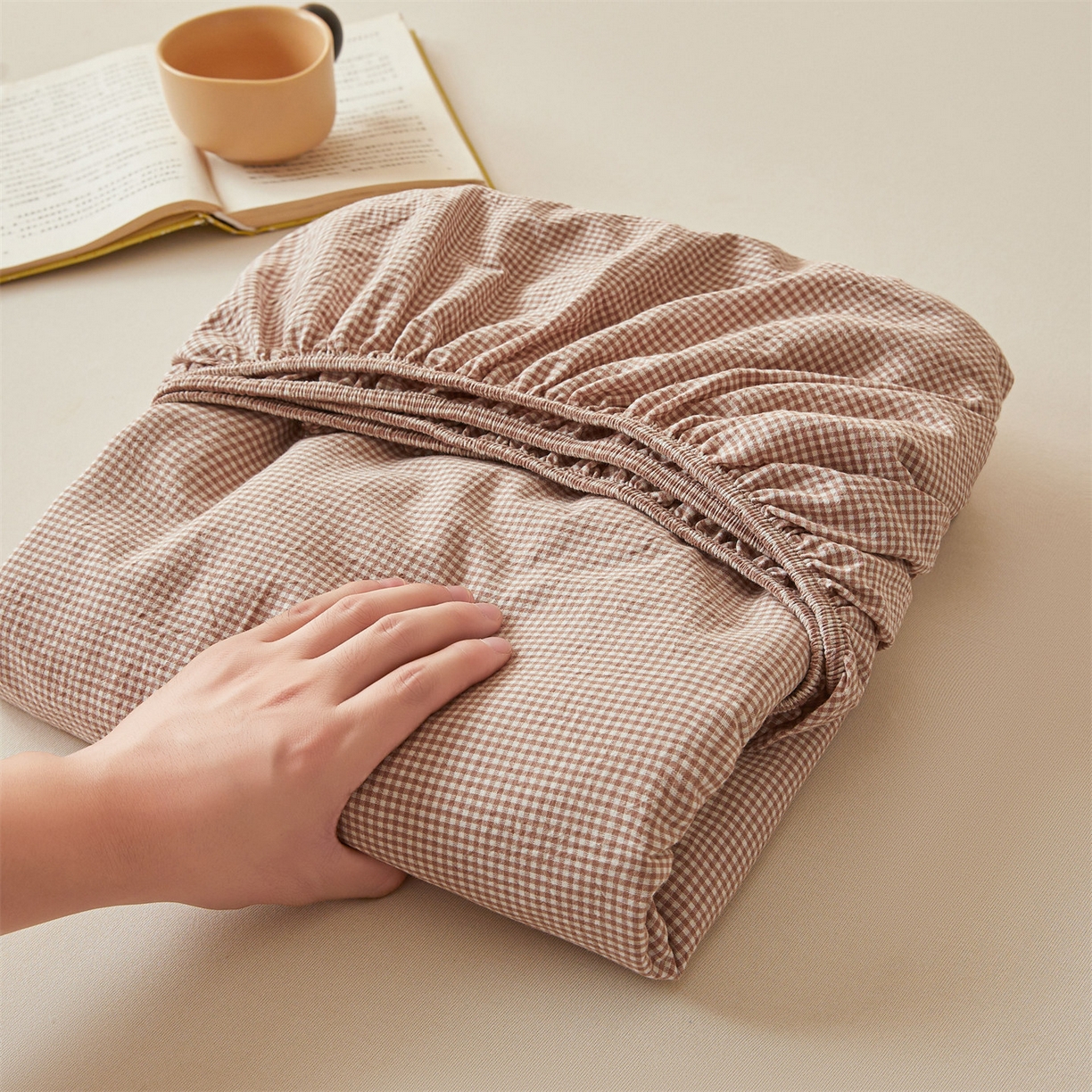 91家纺网 家纺一手货源 找家纺 女子家纺 2026新款全棉色织水洗纯色条格纯棉单层床笠床垫保护套 拾忆-条格粉