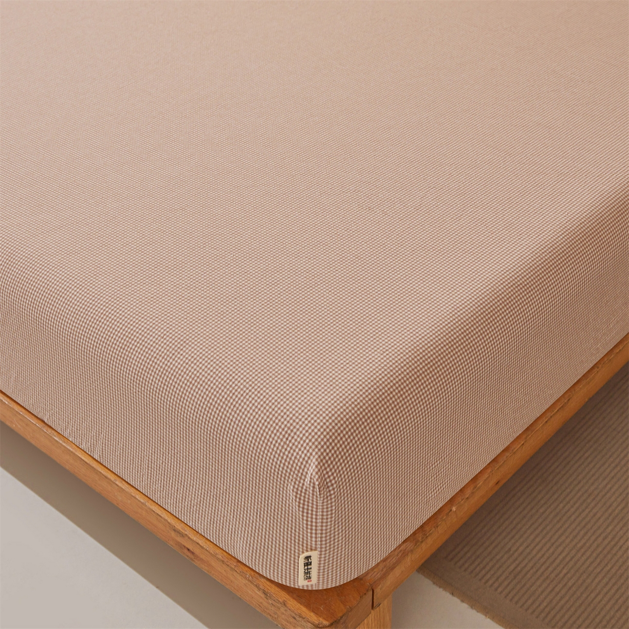 91家纺网 家纺一手货源 找家纺 女子家纺 2026新款全棉色织水洗纯色条格纯棉单层床笠床垫保护套 拾忆-条格粉