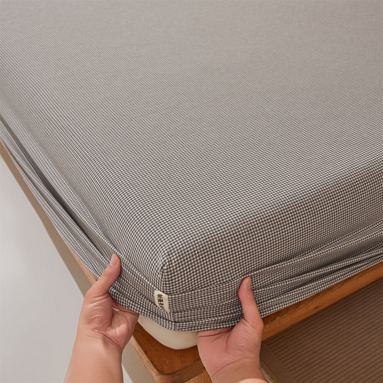 91家纺网 家纺一手货源 找家纺 女子家纺 2026新款全棉色织水洗纯色条格纯棉单层床笠床垫保护套 拾忆-条格黑