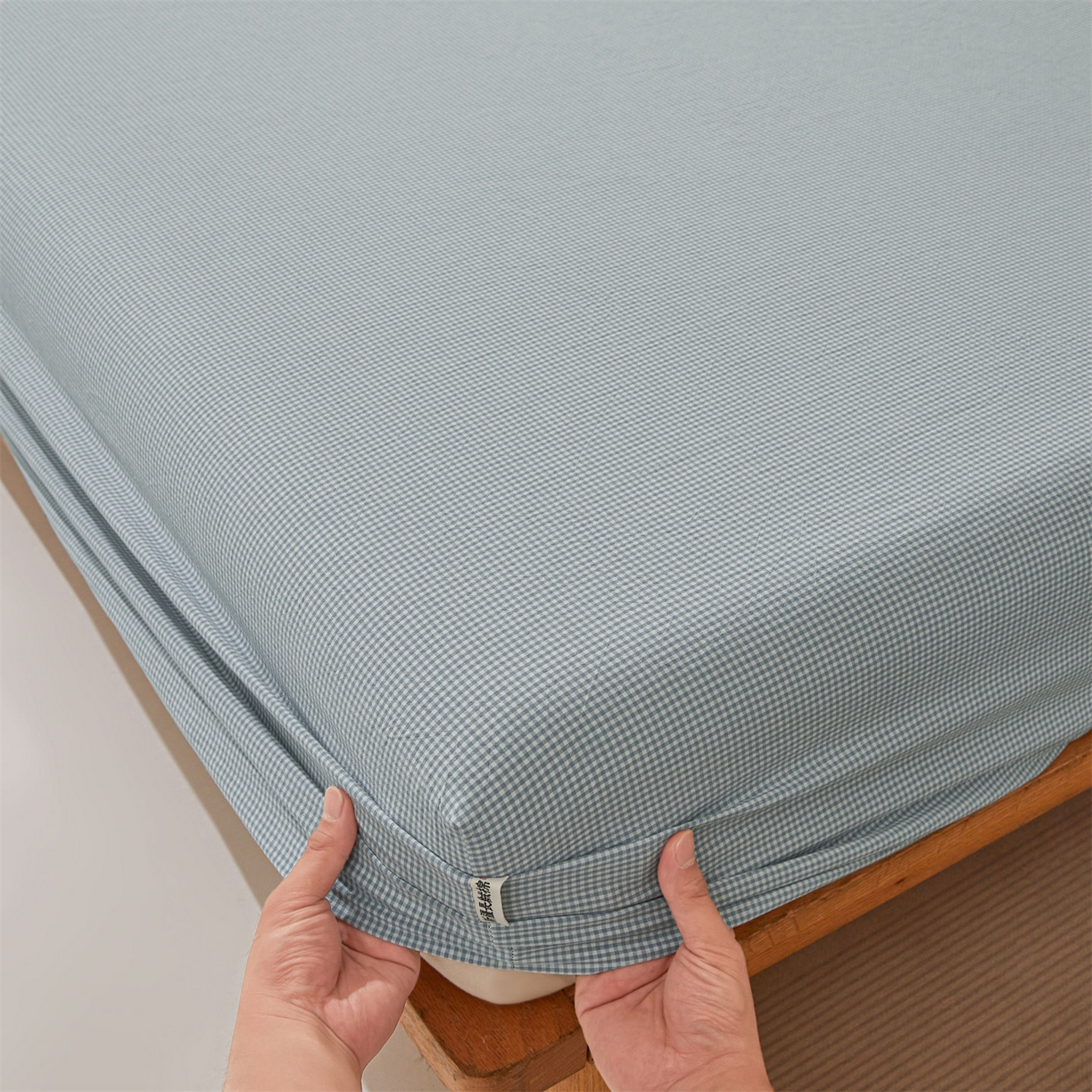 91家纺网 家纺一手货源 找家纺 女子家纺 2026新款全棉色织水洗纯色条格纯棉单层床笠床垫保护套 拾忆-条格蓝