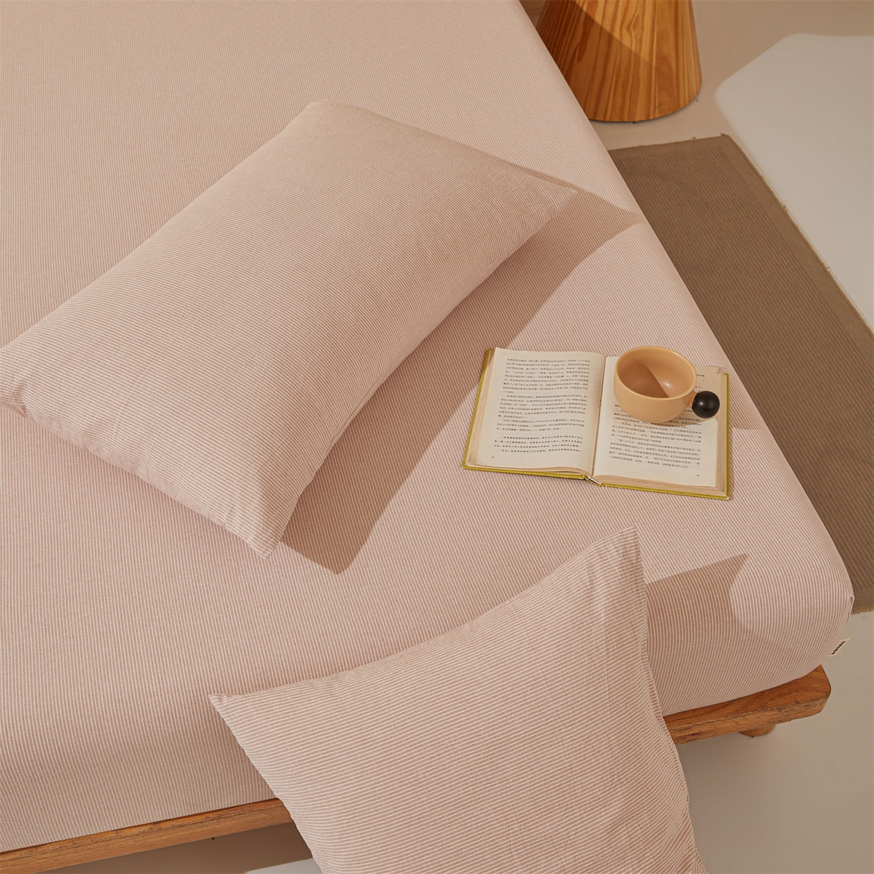 91家纺网 家纺一手货源 找家纺 女子家纺 2026新款全棉色织水洗纯色条格纯棉单层床笠床垫保护套 拾忆-条纹粉