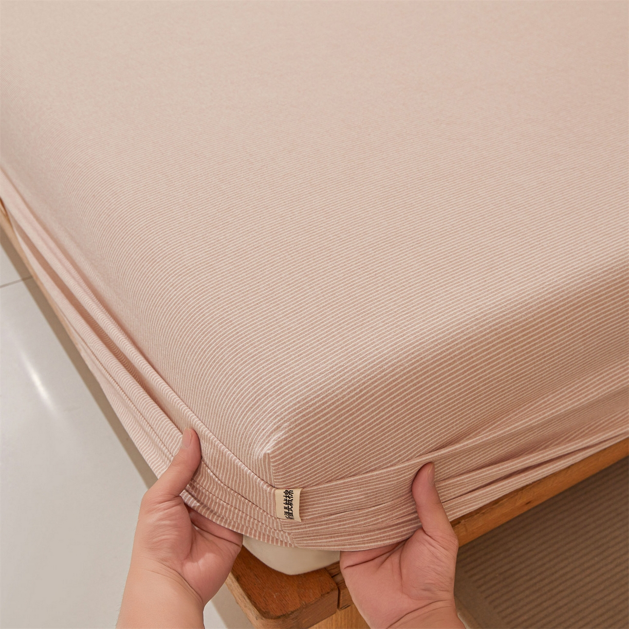 91家纺网 家纺一手货源 找家纺 女子家纺 2026新款全棉色织水洗纯色条格纯棉单层床笠床垫保护套 拾忆-条纹粉