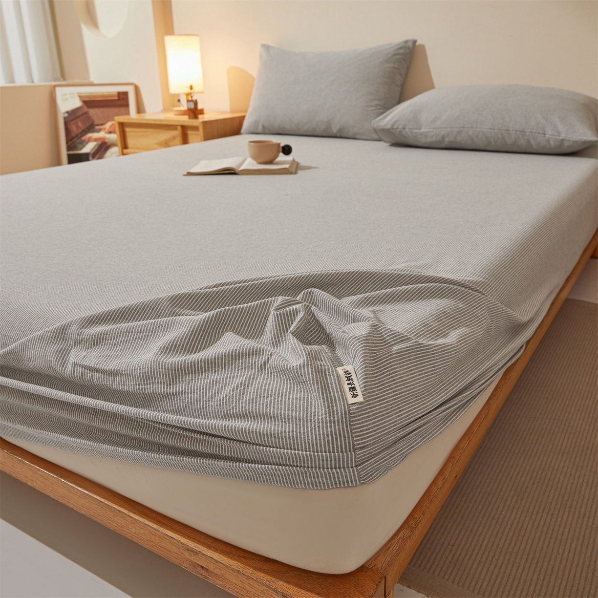 91家纺网 家纺一手货源 找家纺 女子家纺 2026新款全棉色织水洗纯色条格纯棉单层床笠床垫保护套 拾忆-条纹灰